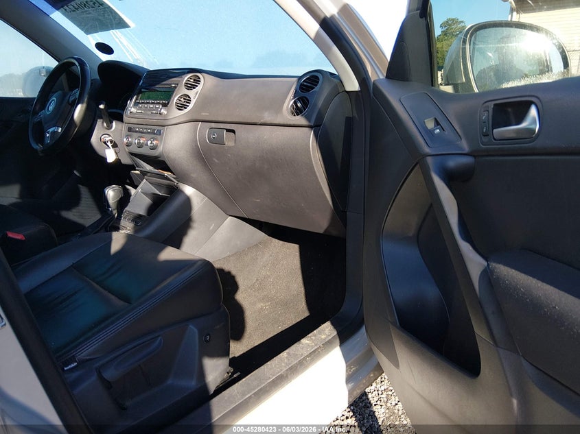 2013 Volkswagen Tiguan VIN WVGAV7AX2DW520922 IAAI salvage auction — LEFT FRONT, Salvage (South Carolina), sold $600 on 2026-08-01 (photo 5)