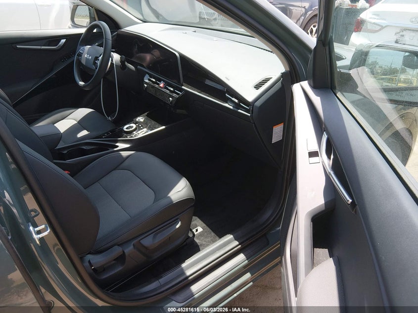 2025 Kia Niro VIN KNDCR3L18S5145379 IAAI salvage auction — LEFT REAR, Salvage Title, sold $13,900 on 2026-07-30 (photo 5)