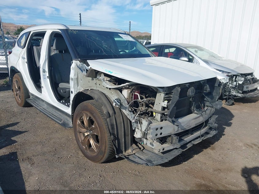2022 Toyota Highlander VIN 5TDABRCH1NS554009 IAAI salvage auction — FRONT END, Salvage Title, sold $13,400 on 2026-07-09 (photo 1)