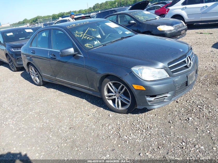 2014 Mercedes-benz C-klasse VIN WDDGF8AB5EA939941 IAAI salvage auction — LEFT REAR, Salvage Title, sold $1,300 on 2026-07-28 (photo 1)