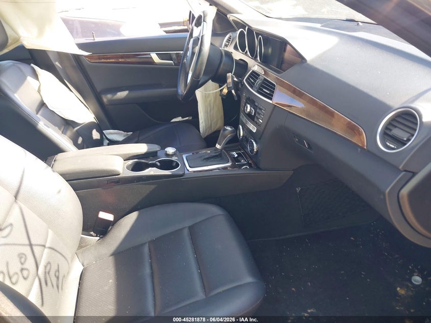 2014 Mercedes-benz C-klasse VIN WDDGF8AB5EA939941 IAAI salvage auction — LEFT REAR, Salvage Title, sold $1,300 on 2026-07-28 (photo 5)