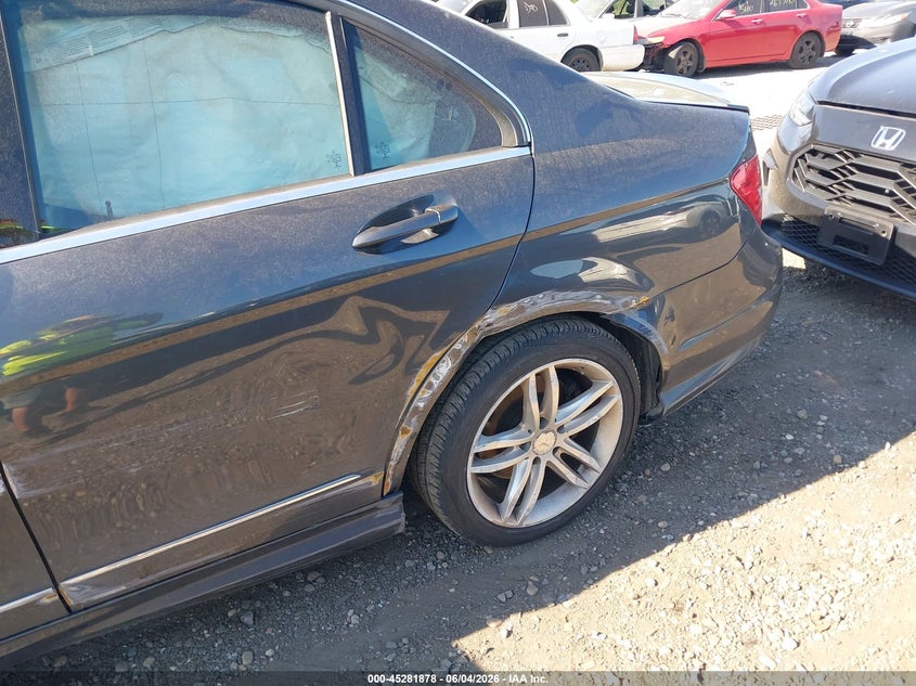 2014 Mercedes-benz C-klasse VIN WDDGF8AB5EA939941 IAAI salvage auction — LEFT REAR, Salvage Title, sold $1,300 on 2026-07-28 (photo 6)