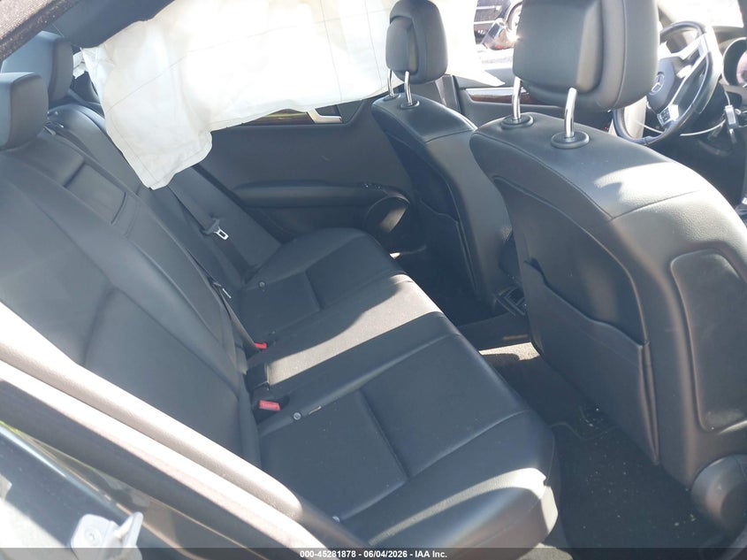 2014 Mercedes-benz C-klasse VIN WDDGF8AB5EA939941 IAAI salvage auction — LEFT REAR, Salvage Title, sold $1,300 on 2026-07-28 (photo 8)