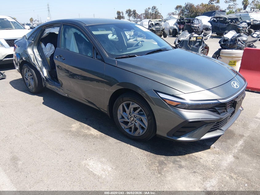 2025 Hyundai Elantra VIN KMHLM4DJ5SU137356 IAAI salvage auction — RIGHT SIDE, Salvage Title, sold $6,250 on 2026-07-06 (photo 1)