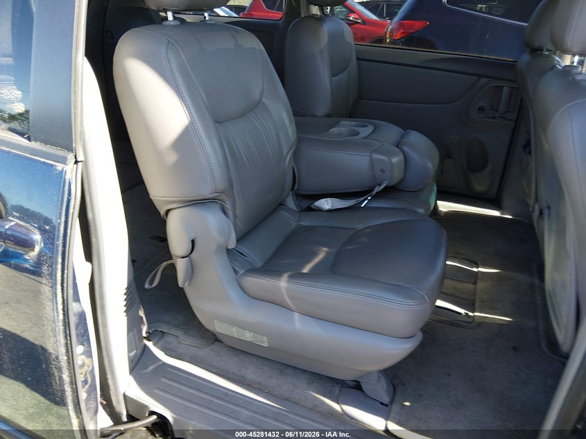 2005 Toyota Sienna VIN 5TDZA23C05S241745 IAAI salvage auction — NORMAL WEAR, Clear (Washington), sold $1,675 on 2026-07-08 (photo 8)