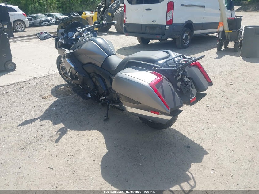2019 BMW K 1600 VIN WB10F5302KZG18331 IAAI salvage auction — FRONT END, Salvage Title, sold $25 on 2026-07-21 (photo 3)