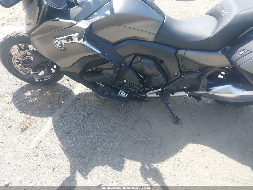 2019 BMW K 1600 VIN WB10F5302KZG18331 IAAI salvage auction — FRONT END, Salvage Title, sold $25 on 2026-07-21 (photo 9)