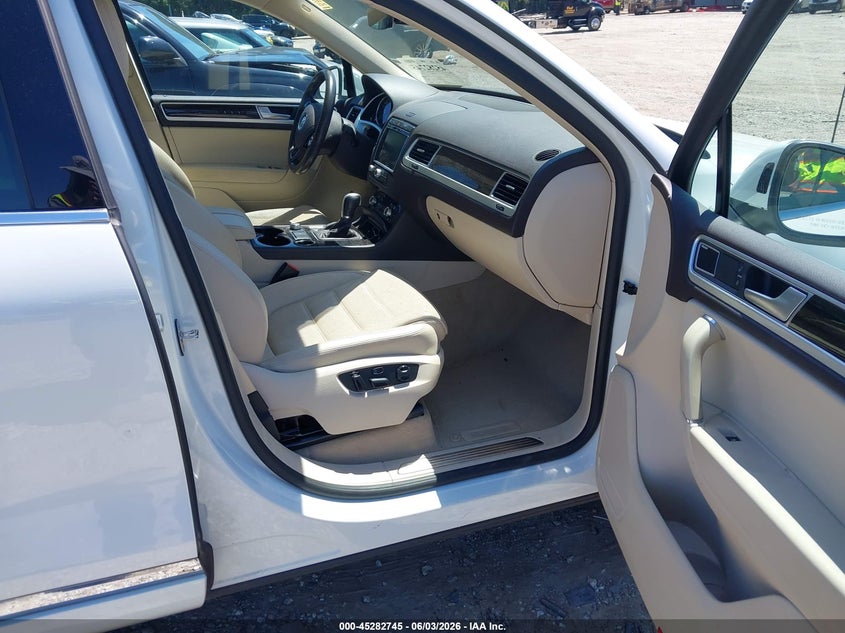 2017 Volkswagen Touareg VIN WVGGF7BP3HD006259 IAAI salvage auction — FRONT END, Salvage (Georgia), sold $3,325 on 2026-07-31 (photo 5)
