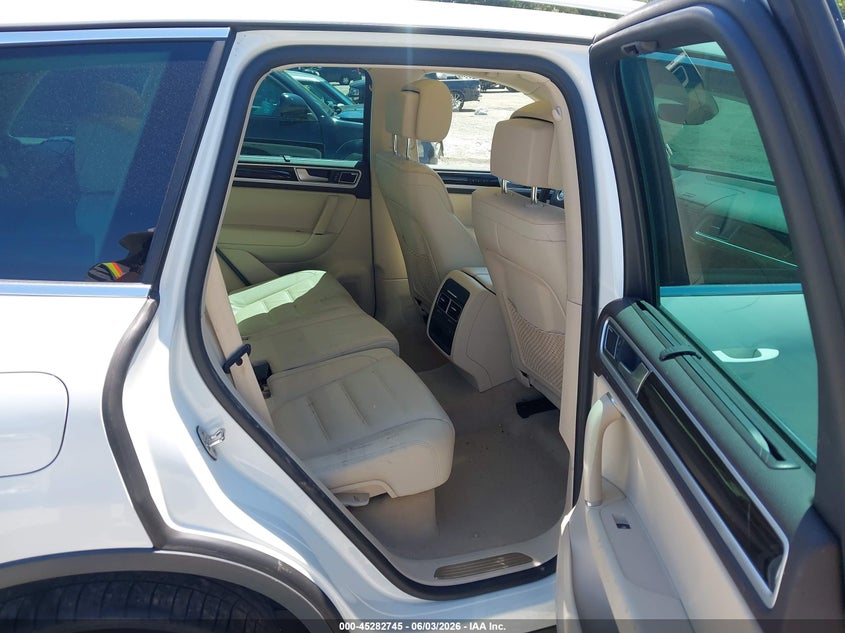 2017 Volkswagen Touareg VIN WVGGF7BP3HD006259 IAAI salvage auction — FRONT END, Salvage (Georgia), sold $3,325 on 2026-07-31 (photo 8)