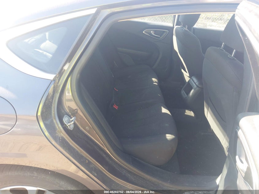 2015 Chrysler 200 VIN 1C3CCCAB9FN725246 IAAI salvage auction — NORMAL WEAR, Clear (Pennsylvania), sold $700 on 2026-07-11 (photo 8)