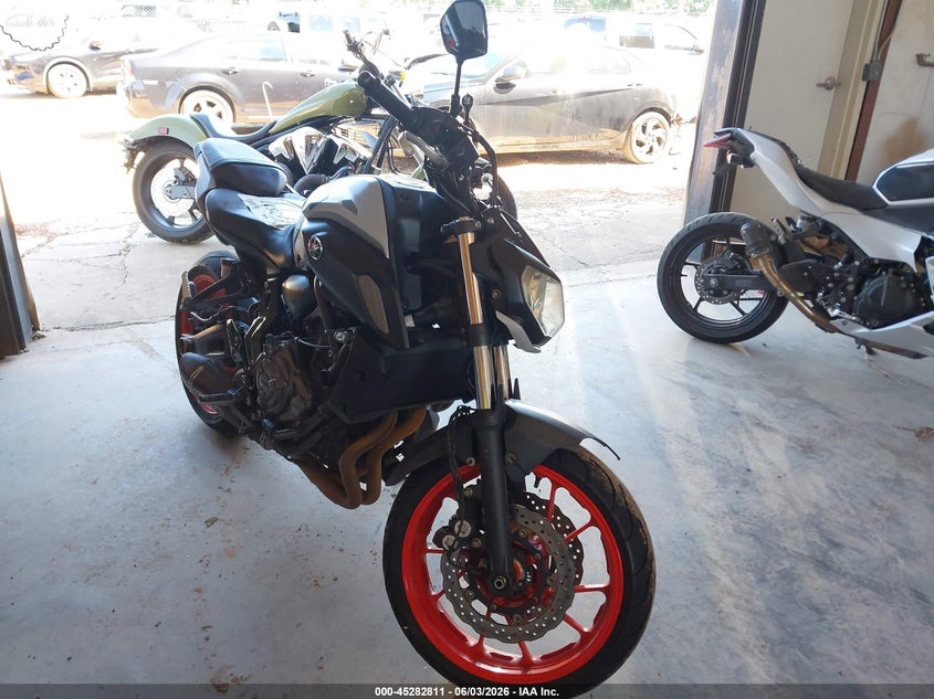 2020 Yamaha Mt VIN JYARM27E9LA006091 IAAI salvage auction — LEFT SIDE, Salvage (Georgia), sold $2,500 on 2026-09-08 (photo 2)