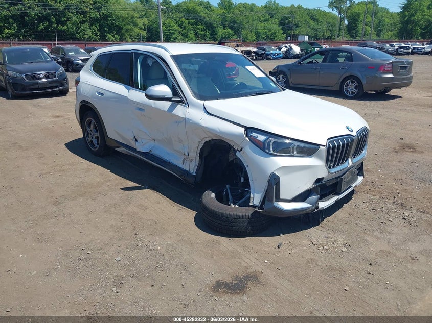 2024 BMW X1 VIN WBX73EF08R5Z52838 IAAI salvage auction — LEFT & RIGHT, Salvage Title, sold $10,300 on 2026-08-19 (photo 1)