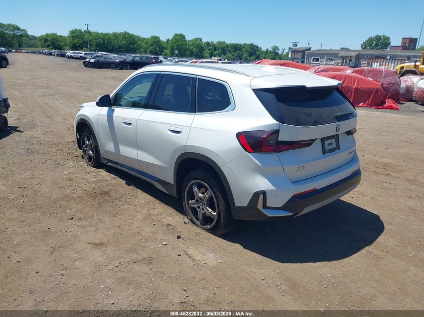 2024 BMW X1 VIN WBX73EF08R5Z52838 IAAI salvage auction — LEFT & RIGHT, Salvage Title, sold $10,300 on 2026-08-19 (photo 3)