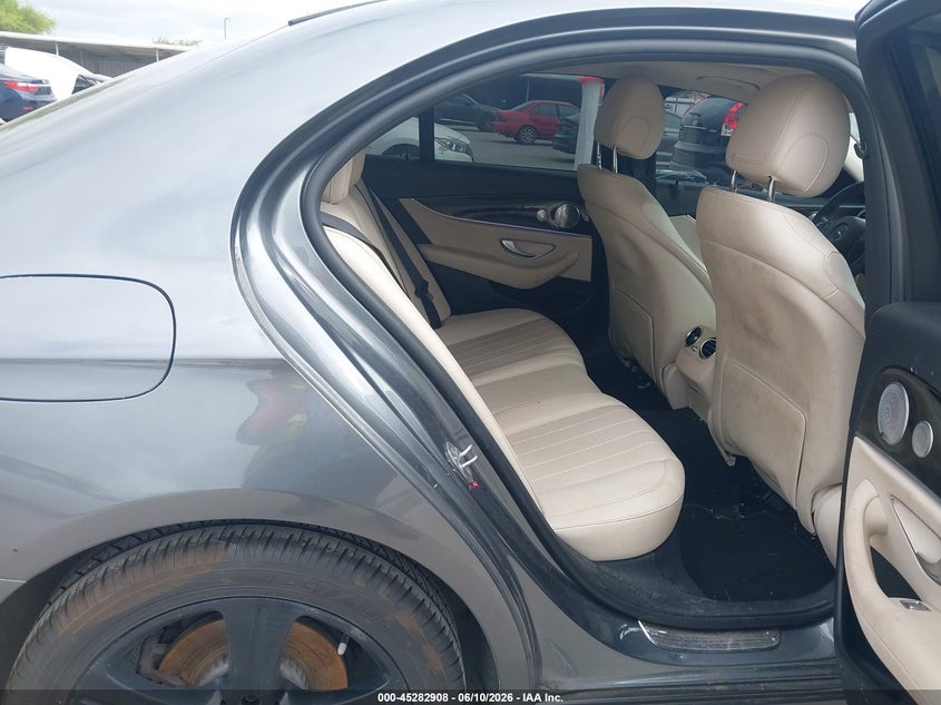 2017 Mercedes-benz E-klasse VIN WDDZF4JB1HA080742 IAAI salvage auction — HAIL, Original (Texas), sold $7,400 on 2026-07-29 (photo 8)