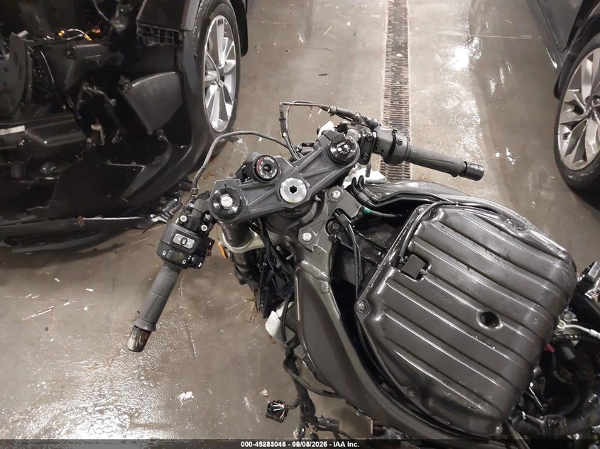 2025 Kawasaki Zx VIN JKBZXJJ19SA026700 IAAI salvage auction — ALL OVER, Salvage Title, sold $1,250 on 2026-07-16 (photo 7)