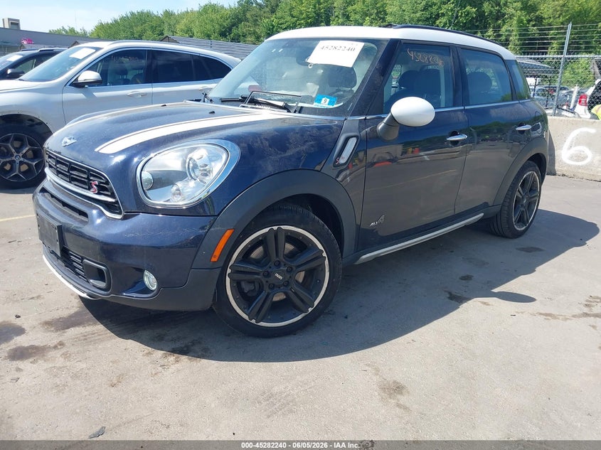 2015 Mini Countryman VIN WMWZC5C51FWP42980 IAAI salvage auction — RIGHT SIDE, Salvage (Connecticut), sold $2,500 on 2026-08-13 (photo 2)