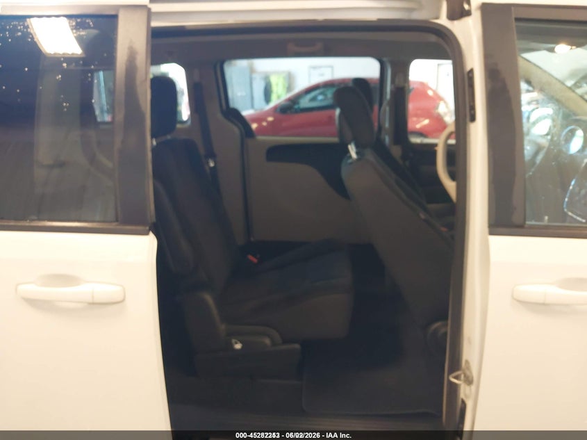 2018 Dodge Grand caravan VIN 2C4RDGBG9JR318592 IAAI salvage auction — NORMAL WEAR, Sf97 (Michigan), sold $10,100 on 2026-07-14 (photo 8)