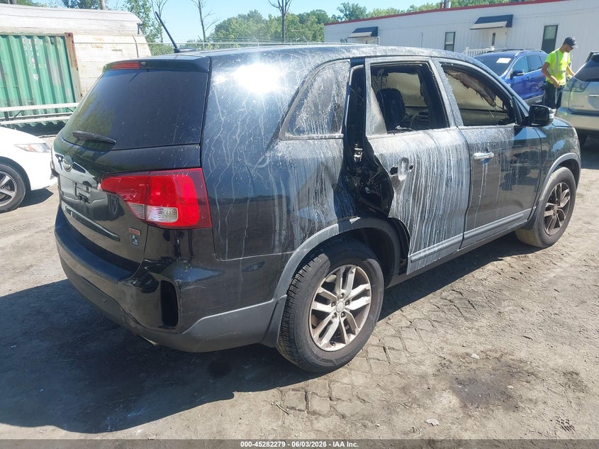 2014 Kia Sorento VIN 5XYKT3A69EG487253 IAAI salvage auction — INTERIOR BURN, Non-Repairable (Maryland), sold $50 on 2026-07-28 (photo 4)