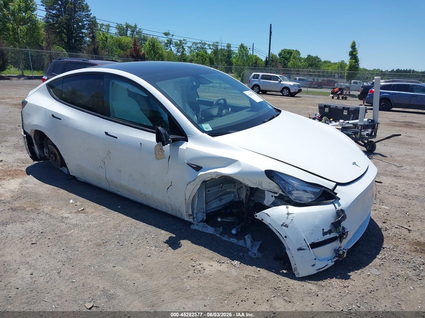 2022 Tesla Model y VIN 7SAYGDEE4NF440065 IAAI salvage auction — LEFT & RIGHT, Salvage Title, sold $7,975 on 2026-07-30 (photo 1)