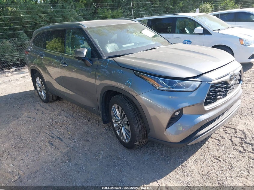2026 Toyota Highlander VIN 5TDEBRCH6TS705666 — IAAI salvage auction photo