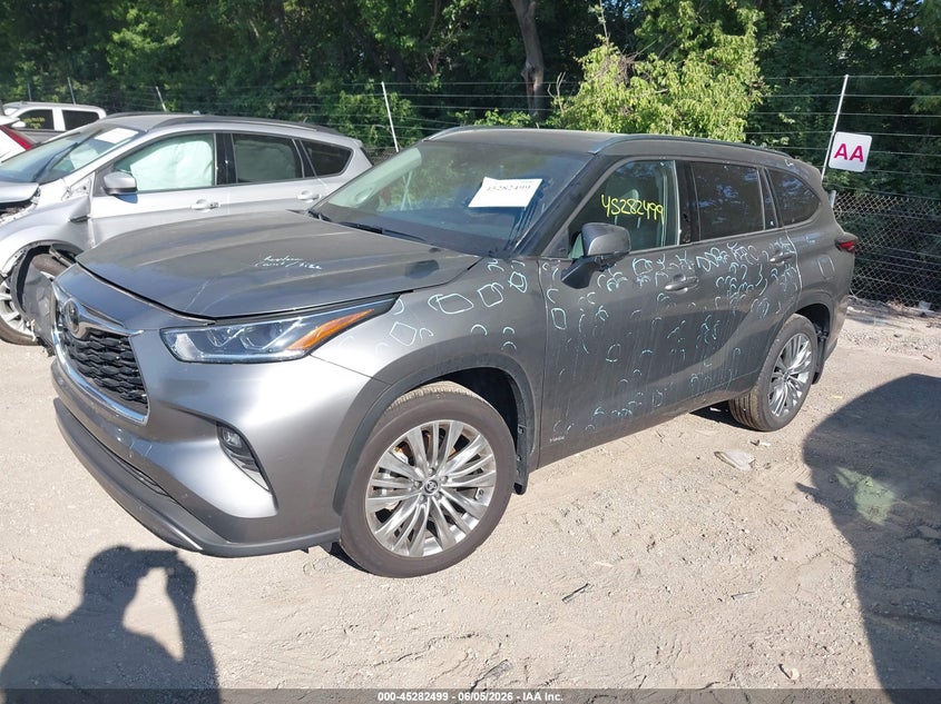 2026 Toyota Highlander VIN 5TDEBRCH6TS705666 IAAI salvage auction — HAIL, Salvage Title, sold $31,750 on 2026-07-20 (photo 2)