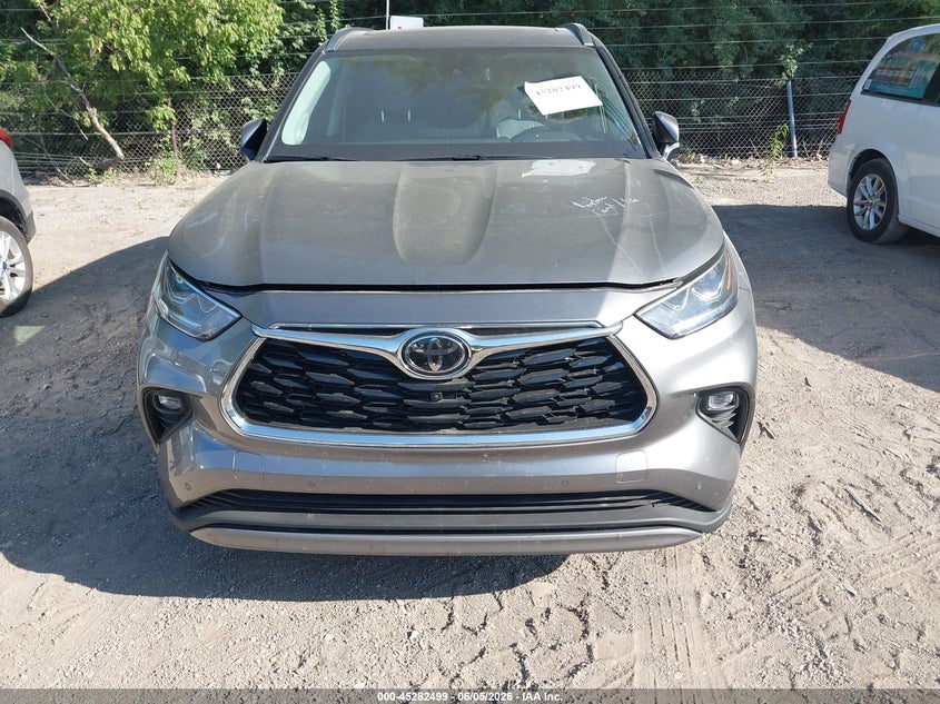 2026 Toyota Highlander VIN 5TDEBRCH6TS705666 IAAI salvage auction — HAIL, Salvage Title, sold $31,750 on 2026-07-28 (photo 6)