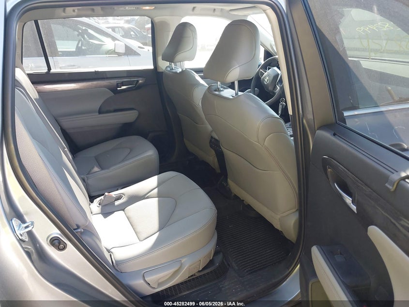 2026 Toyota Highlander VIN 5TDEBRCH6TS705666 IAAI salvage auction — HAIL, Salvage Title, sold $31,750 on 2026-07-28 (photo 8)