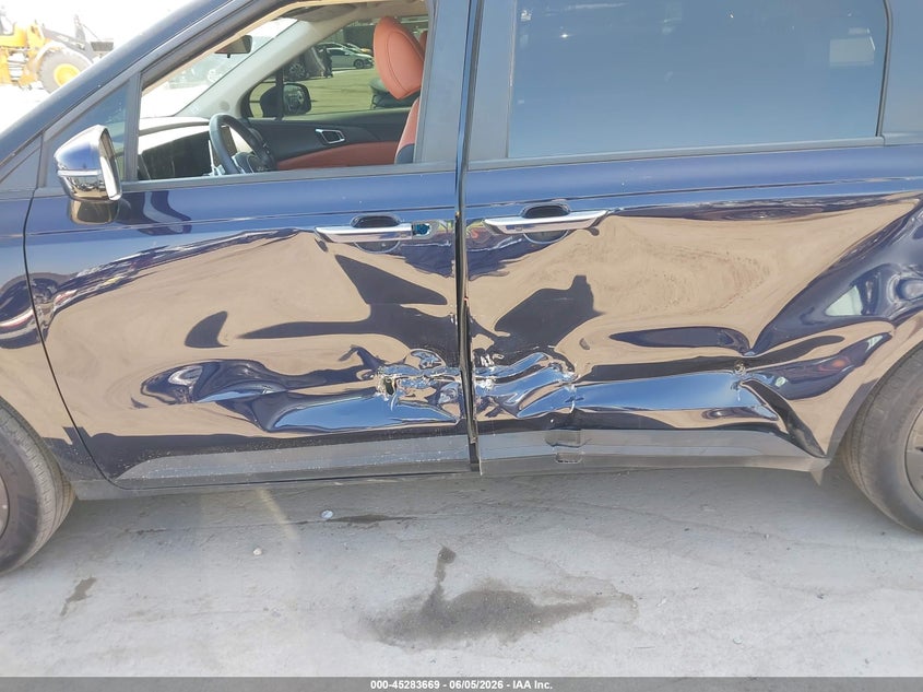 2025 Kia Carnival VIN KNDNC5KA6S6037036 IAAI salvage auction — SIDE, Salvage Title, sold $14,950 on 2026-07-15 (photo 6)