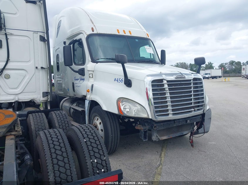2012 Freightliner Cascadia 125 VIN 1FUJGLBG9CSBV6456 IAAI salvage auction — REPOSSESSION, Clear (Florida), sold $2,000 on 2026-09-02 (photo 1)
