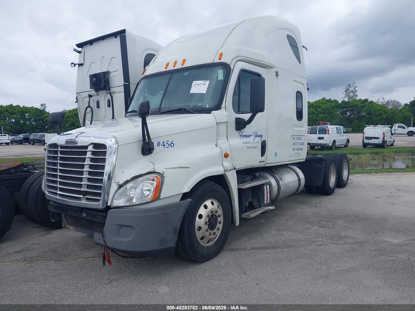 2012 Freightliner Cascadia 125 VIN 1FUJGLBG9CSBV6456 IAAI salvage auction — REPOSSESSION, Clear (Florida), sold $2,000 on 2026-09-02 (photo 2)