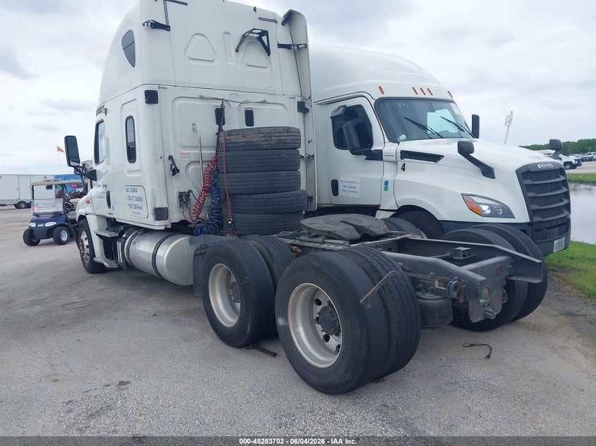 2012 Freightliner Cascadia 125 VIN 1FUJGLBG9CSBV6456 IAAI salvage auction — REPOSSESSION, Clear (Florida), sold $2,000 on 2026-09-02 (photo 3)