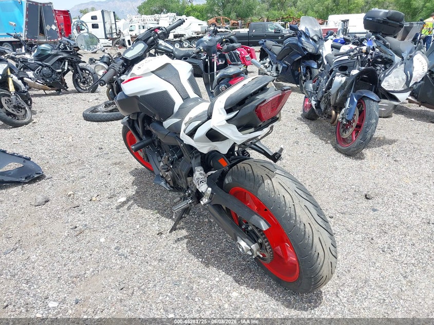2019 Yamaha Mt VIN JYARM27E9KA004128 IAAI salvage auction — RIGHT SIDE, Salvage Title, sold $2,825 on 2026-07-22 (photo 3)