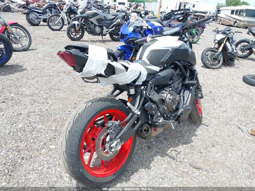 2019 Yamaha Mt VIN JYARM27E9KA004128 IAAI salvage auction — RIGHT SIDE, Salvage Title, sold $2,825 on 2026-07-22 (photo 4)