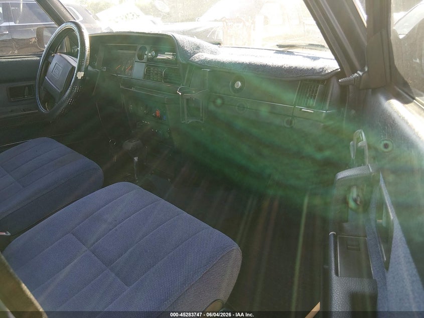 1991 Volvo 240 VIN YV1AA8845M1447599 IAAI salvage auction — NORMAL WEAR, Clear (Florida), sold $300 on 2026-07-15 (photo 5)