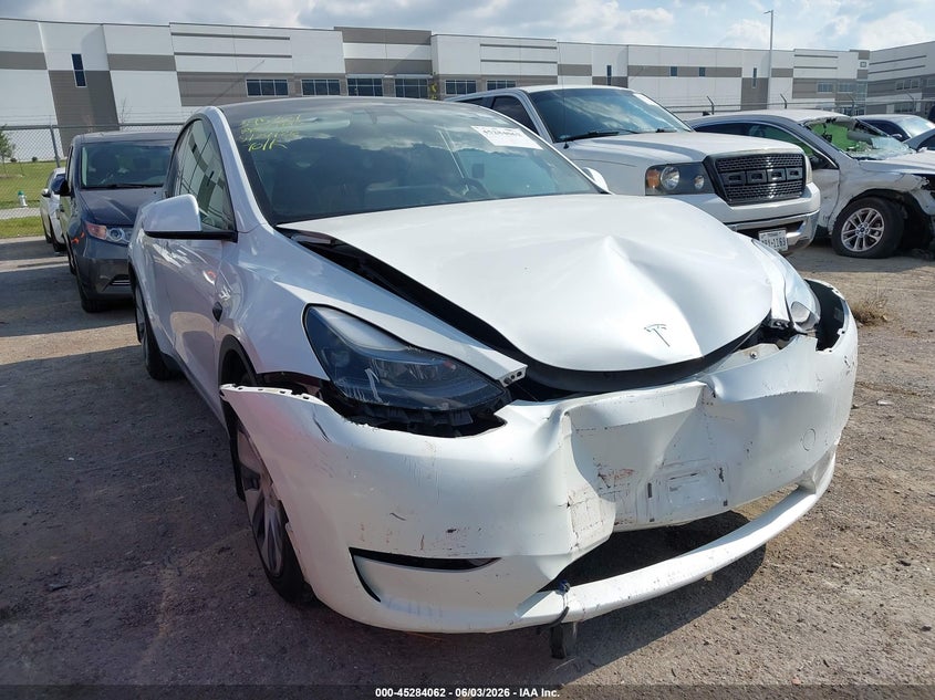 2024 Tesla Model y VIN 7SAYGDED1RF047606 — IAAI salvage auction photo