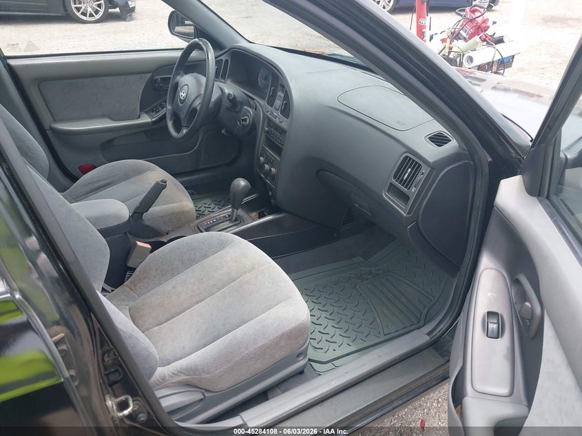 2004 Hyundai Elantra VIN KMHDN46D34U755545 IAAI salvage auction — NORMAL WEAR, Clear (Michigan), sold $275 on 2026-07-30 (photo 5)