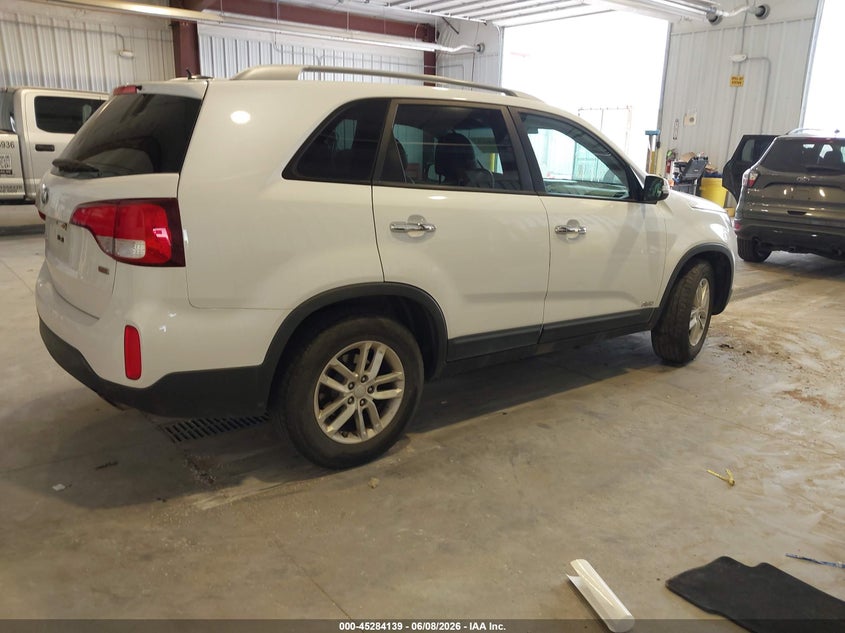 2015 Kia Sorento VIN 5XYKTDA73FG595156 IAAI salvage auction — NORMAL WEAR, Clear (Utah), sold $675 on 2026-07-20 (photo 4)