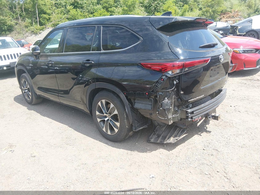 2022 Toyota Highlander VIN 5TDGZRBH9NS227056 IAAI salvage auction — REAR END, Salvage (Rhode Island), sold $9,900 on 2026-07-28 (photo 3)