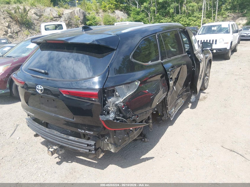 2022 Toyota Highlander VIN 5TDGZRBH9NS227056 IAAI salvage auction — REAR END, Salvage (Rhode Island), sold $9,900 on 2026-07-28 (photo 4)