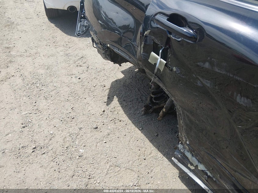 2022 Toyota Highlander VIN 5TDGZRBH9NS227056 IAAI salvage auction — REAR END, Salvage (Rhode Island), sold $9,900 on 2026-07-28 (photo 6)