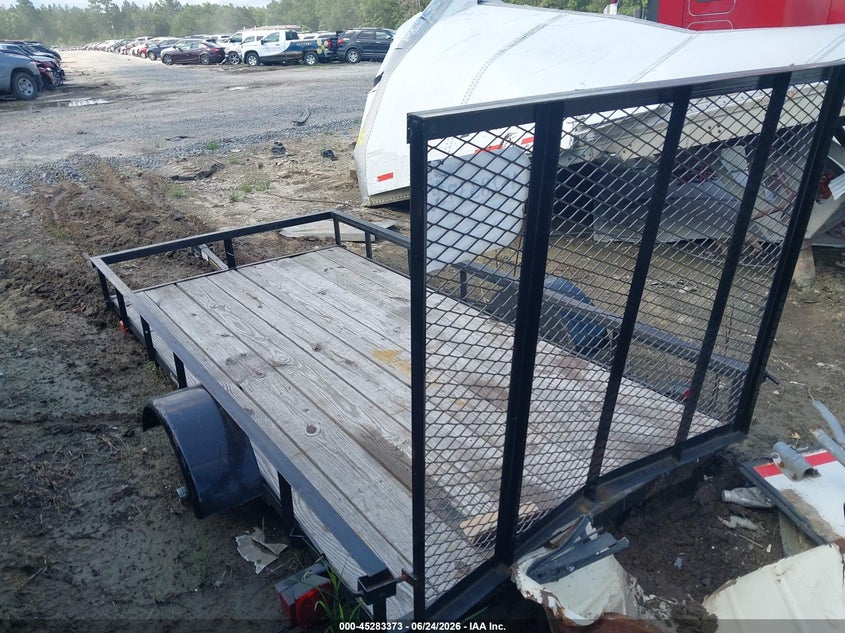 2023 Utility trailer mfg Other VIN 4YMBU1013PG055343 IAAI salvage auction — SIDE, Bos Undocumented Trailer (South Carolina), sold $400 on 2026-07-07 (photo 3)