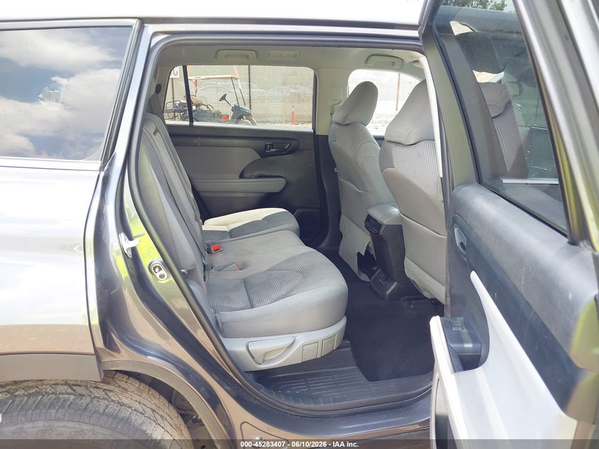 2022 Toyota Highlander VIN 5TDCZRAH2NS118874 IAAI salvage auction — FRONT END, Salvage Title, sold $9,400 on 2026-07-23 (photo 8)