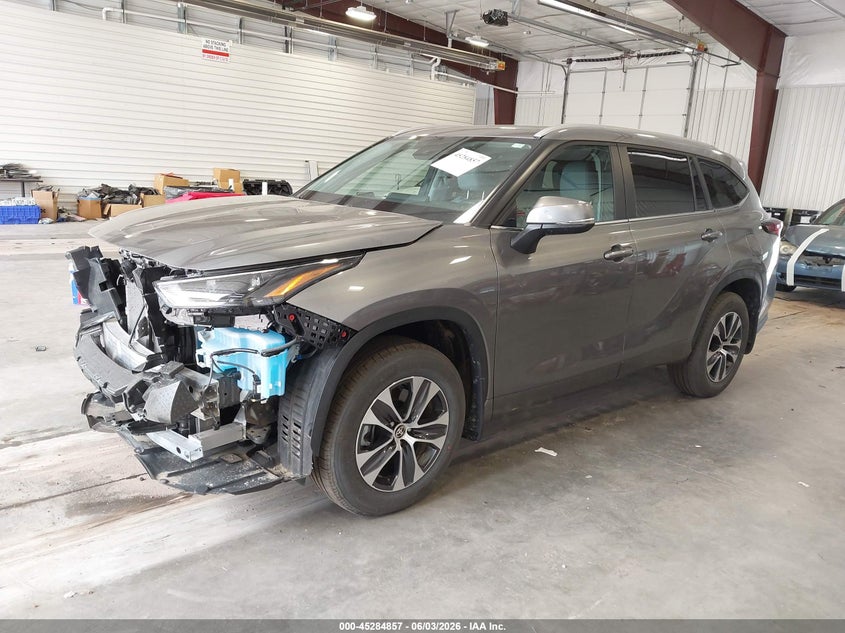 2025 Toyota Highlander VIN 5TDKDRBH3SS593602 IAAI salvage auction — FRONT END, Salvage Title, sold $19,500 on 2026-07-15 (photo 2)