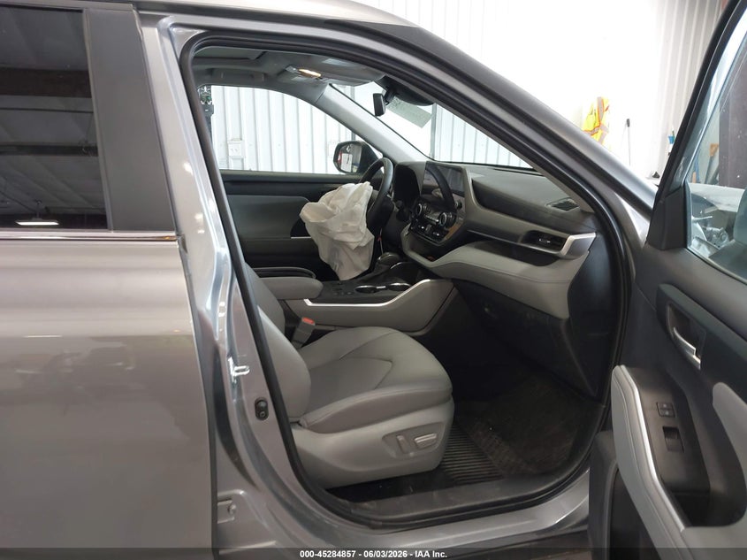 2025 Toyota Highlander VIN 5TDKDRBH3SS593602 IAAI salvage auction — FRONT END, Salvage Title, sold $19,500 on 2026-07-15 (photo 5)