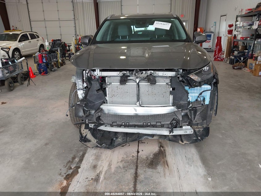 2025 Toyota Highlander VIN 5TDKDRBH3SS593602 IAAI salvage auction — FRONT END, Salvage Title, sold $19,500 on 2026-07-15 (photo 6)