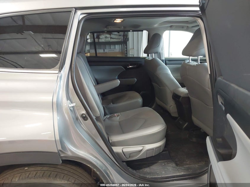 2025 Toyota Highlander VIN 5TDKDRBH3SS593602 IAAI salvage auction — FRONT END, Salvage Title, sold $19,500 on 2026-07-15 (photo 8)