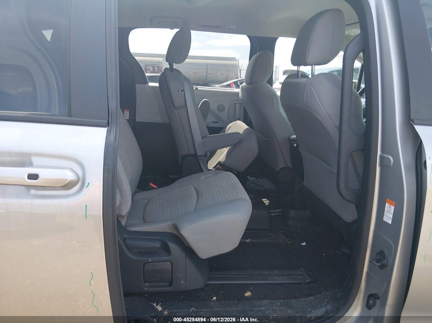 2025 Toyota Sienna VIN 5TDKRKEC6SS274140 IAAI salvage auction — SIDE, Salvage Title, sold $14,000 on 2026-07-25 (photo 8)
