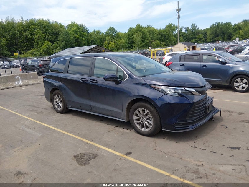 2025 Toyota Sienna VIN 5TDKSKFC7SS189309 — IAAI salvage auction photo
