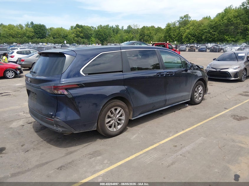 2025 Toyota Sienna VIN 5TDKSKFC7SS189309 IAAI salvage auction — LEFT FRONT, Salvage (Connecticut), sold $17,350 on 2026-07-30 (photo 4)