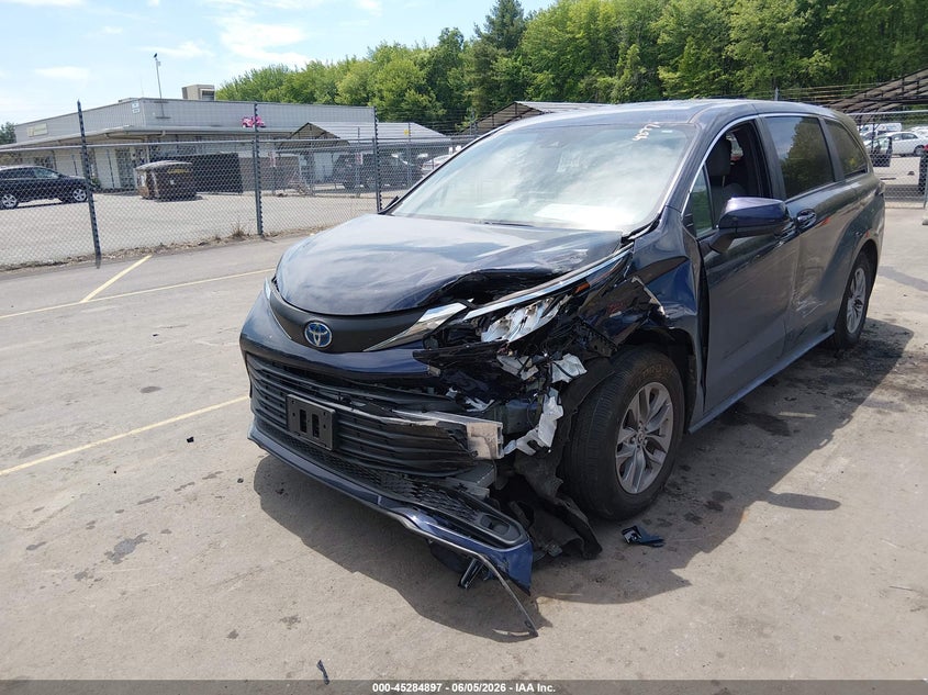 2025 Toyota Sienna VIN 5TDKSKFC7SS189309 IAAI salvage auction — LEFT FRONT, Salvage (Connecticut), sold $17,350 on 2026-07-30 (photo 6)